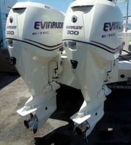 USED 2013 PAIR EVINRUDE E-TEC 300HP 25 INCH SHAFT DIRECT INJECTED 2-STROKE OUTBOARD MOTORS COUNTER ROTATING